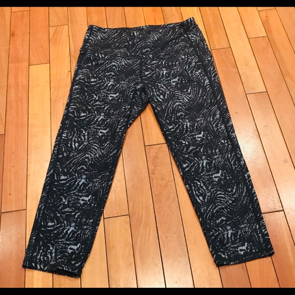 Athleta Pants - Athleta Capri yoga pants